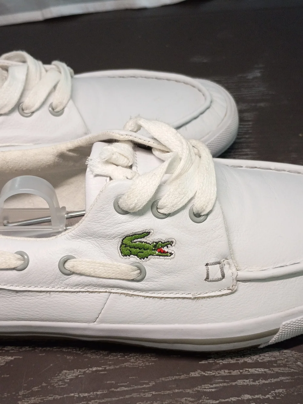 Lacoste Men's 10M White Leather Boat Shoes with Lace-Up Design.  Like New.